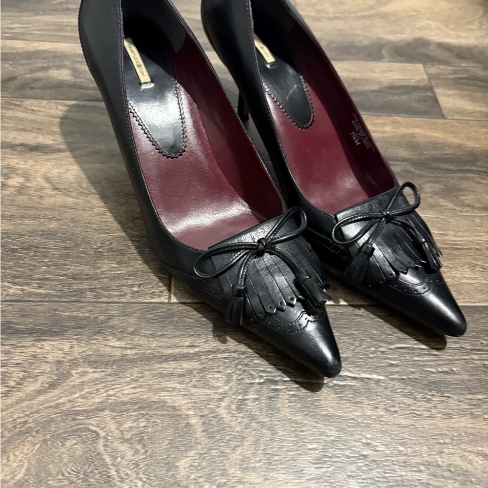 Elegant Black Women's Shoes with Tassel Detail